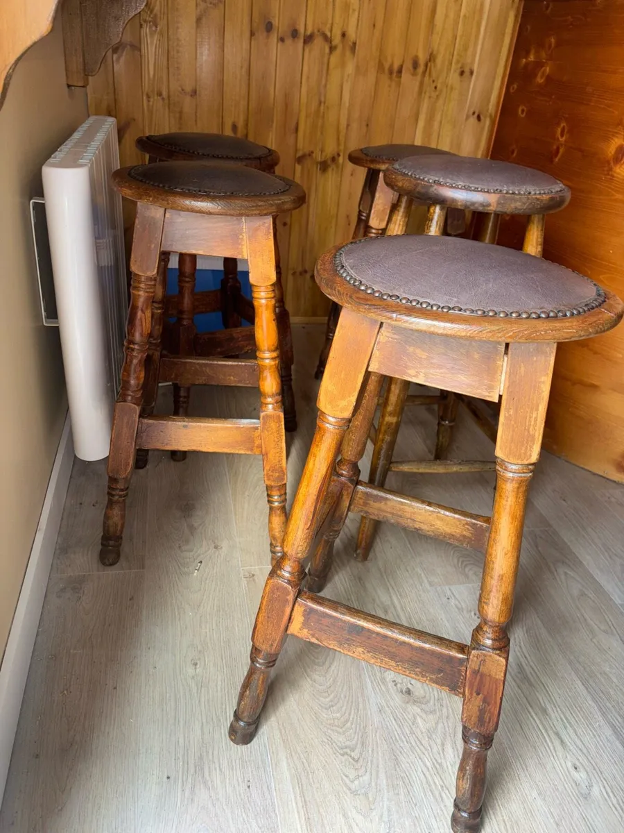 7 Bar Stools - Image 3