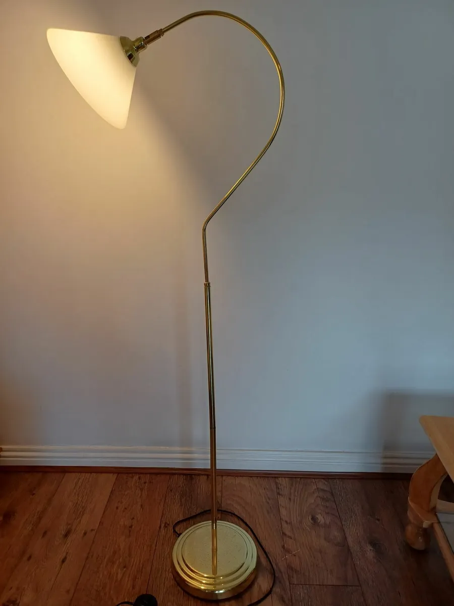 Elegant Tall Arc Floor Lamp - Image 2
