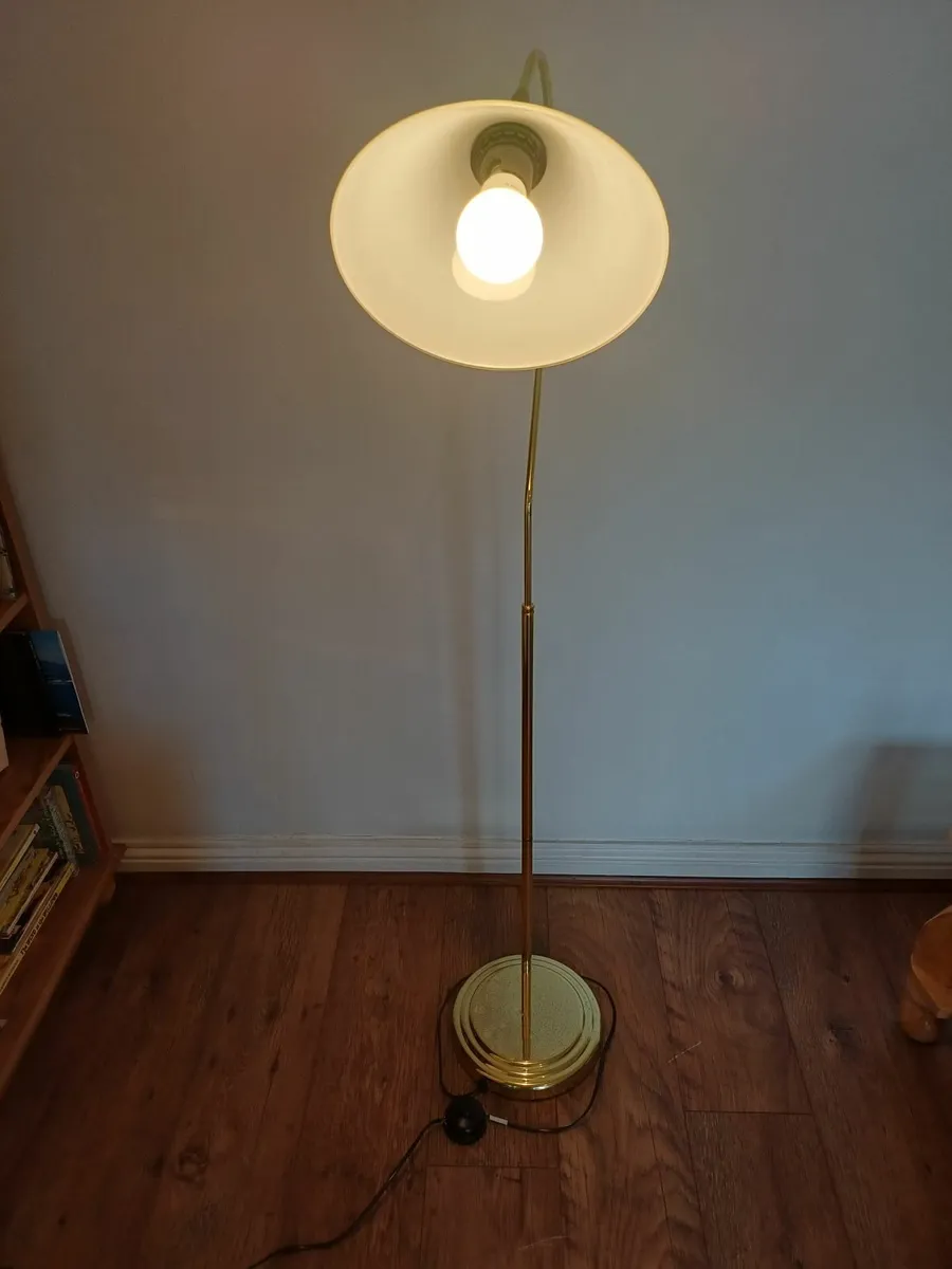 Elegant Tall Arc Floor Lamp - Image 3