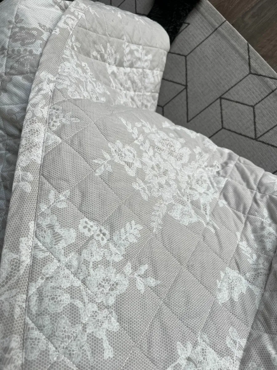 Throw - Image 3