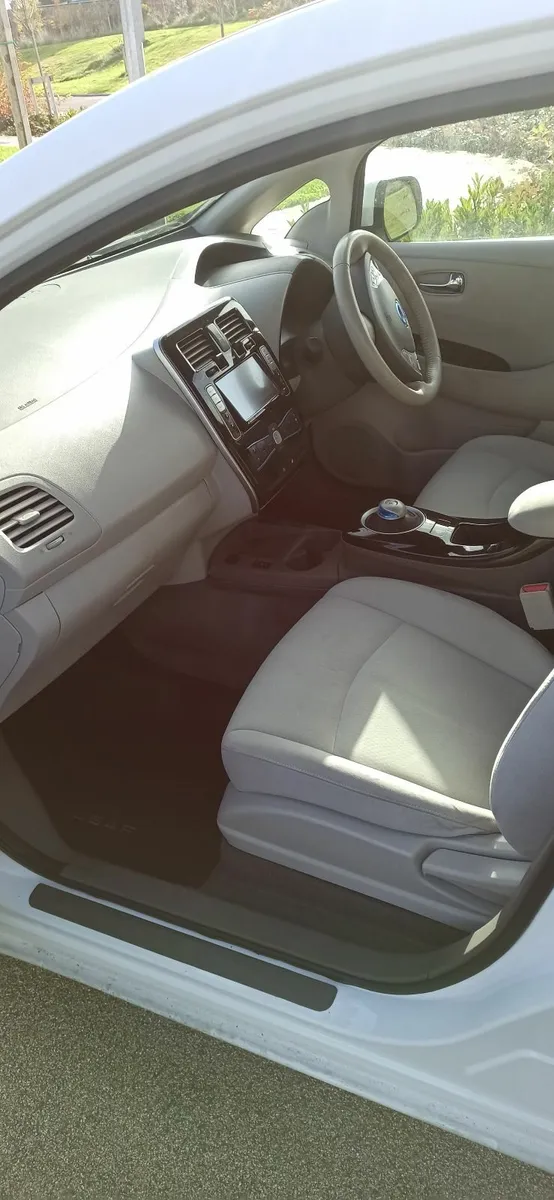 Nissan Leaf 2015 EV SV cold pk 4dr 11/12bar - Image 2