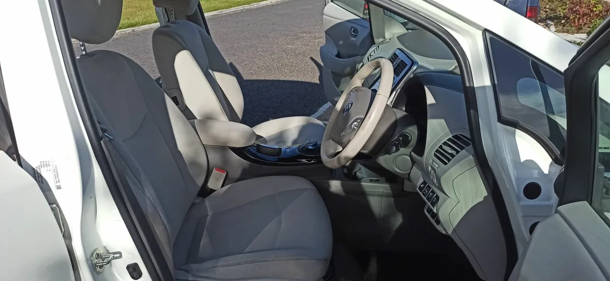 Nissan Leaf 2015 EV SV cold pk 4dr 11/12bar - Image 3
