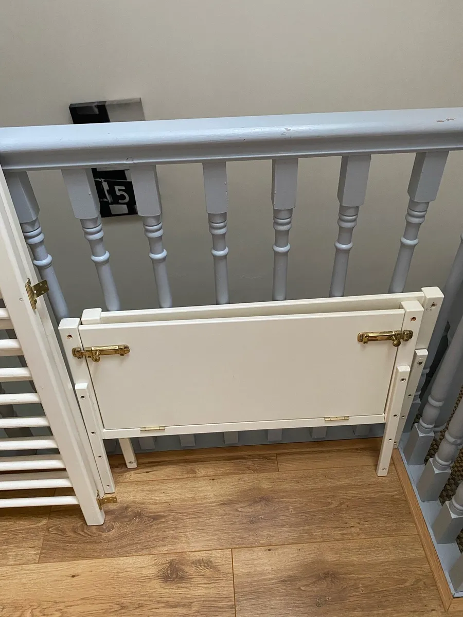 Mamas and Papas cot and changing table set - Image 3