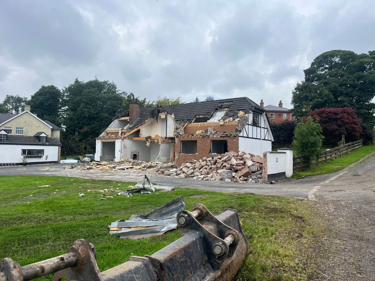 Crusher digger hire  building contractor new build - Image 1