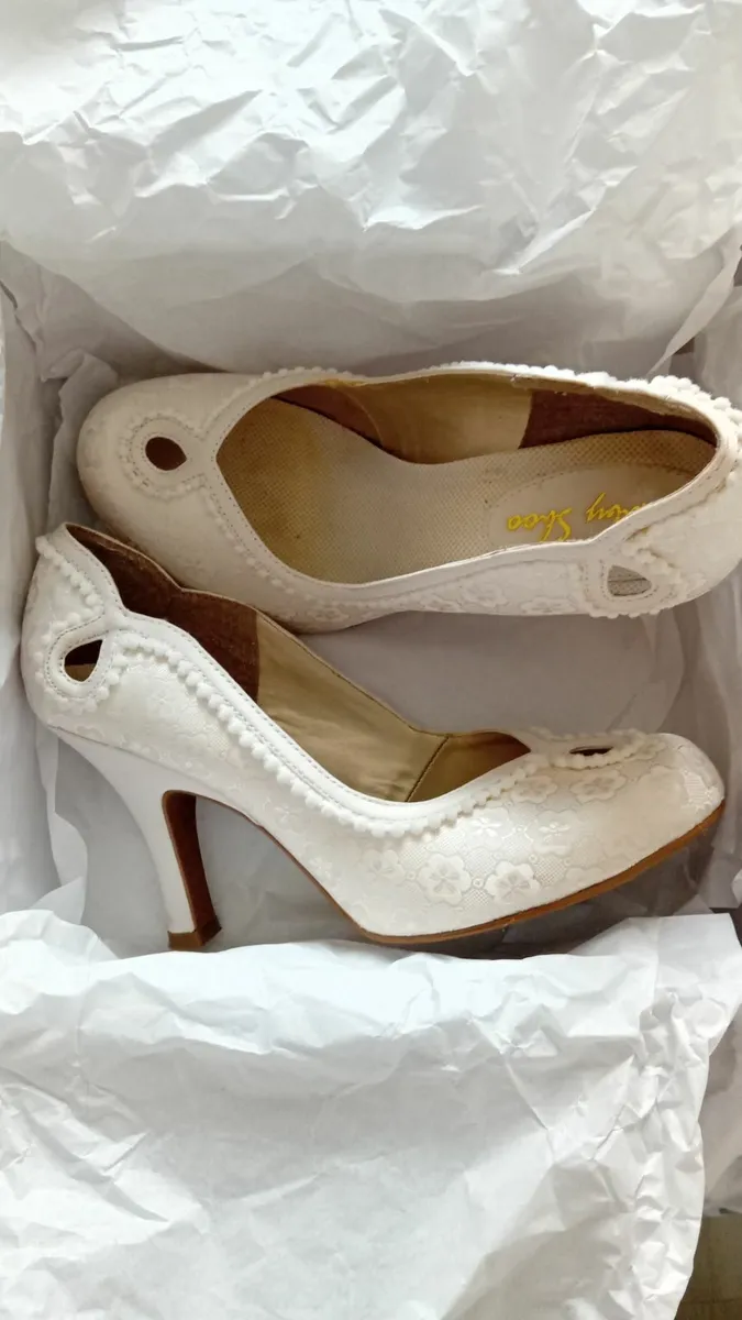 Shoes bag and headpiece - Image 1