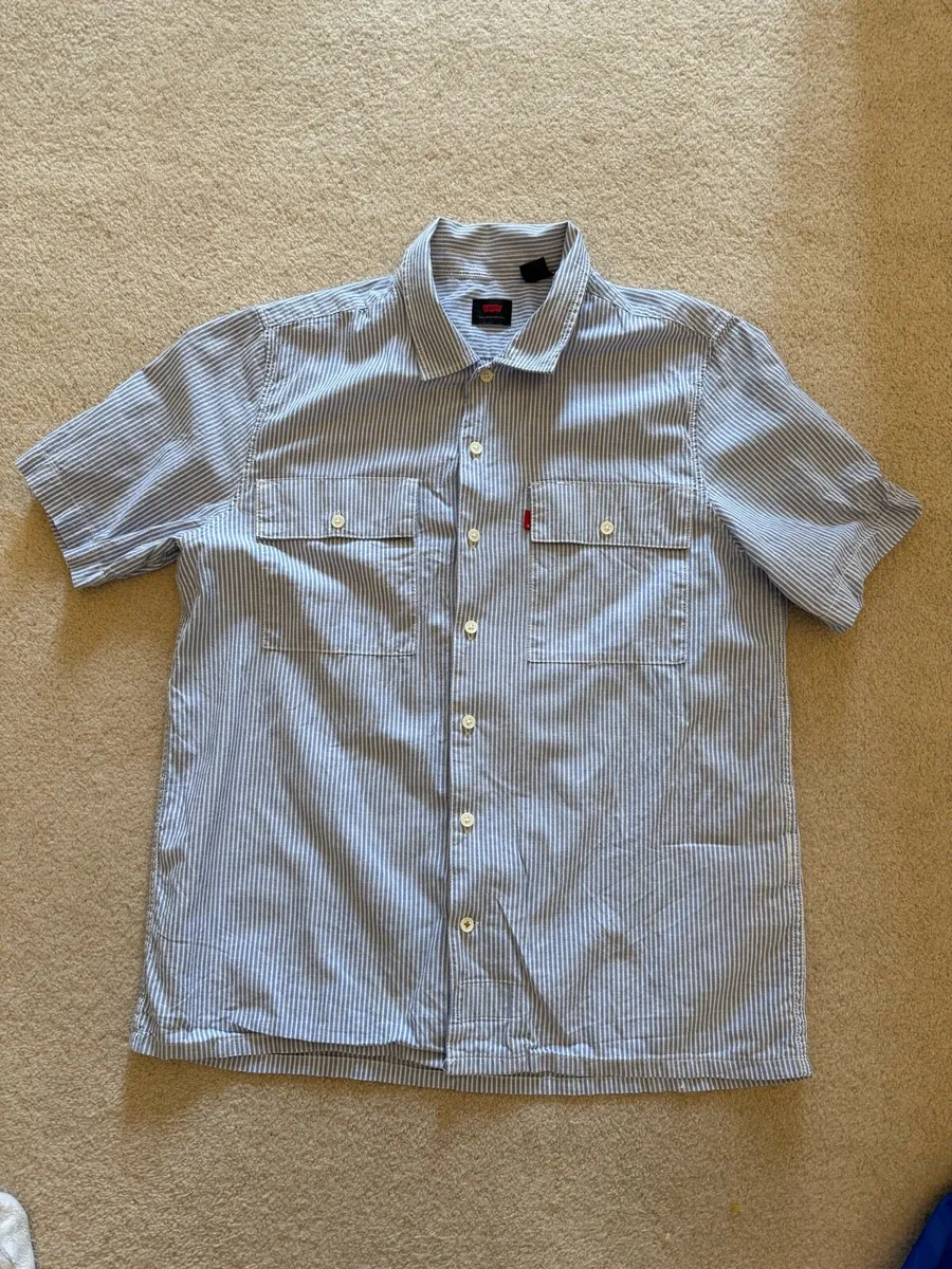 Levi’s short sleeve shirt - Medium - Image 1