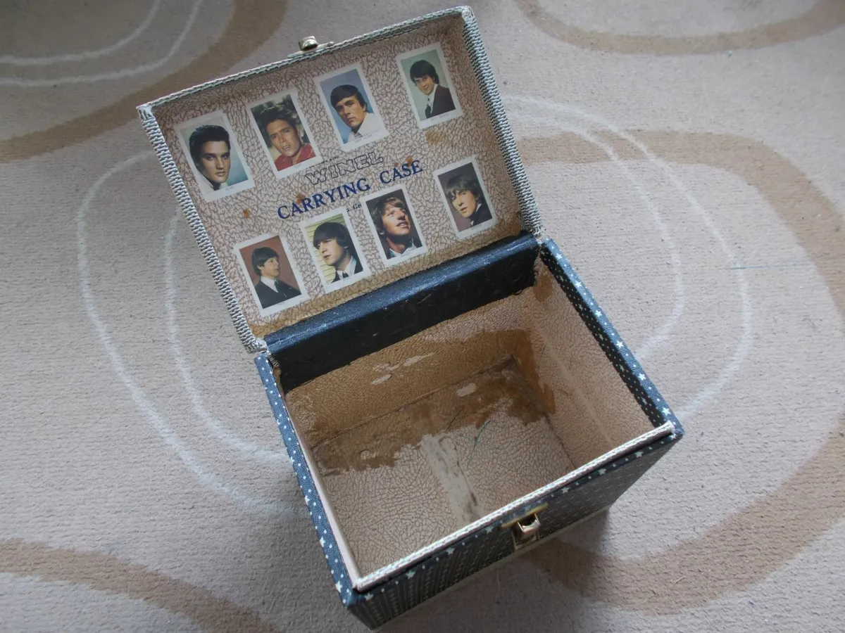 Old 7 inch Vinyl Record Box / Case - Image 3
