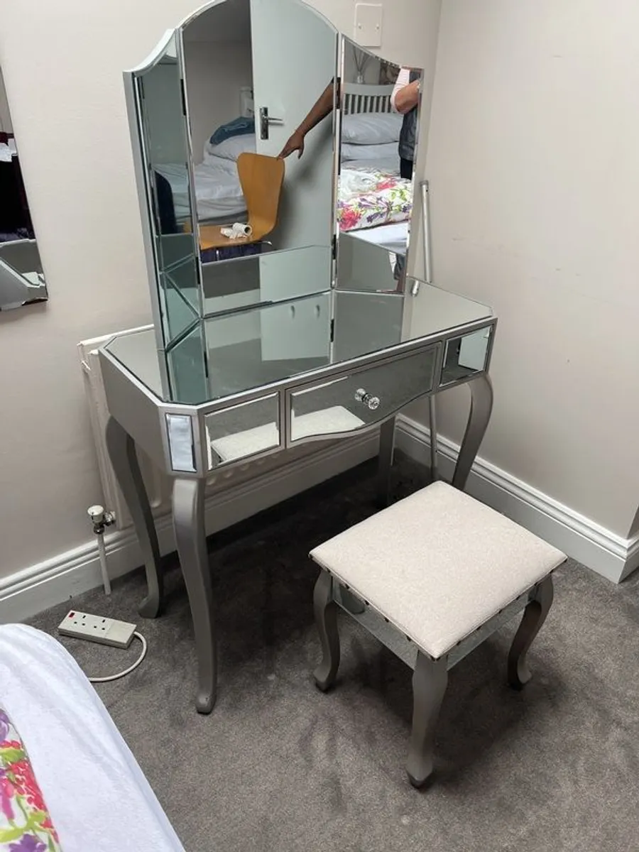 dressing table and stool - Image 1