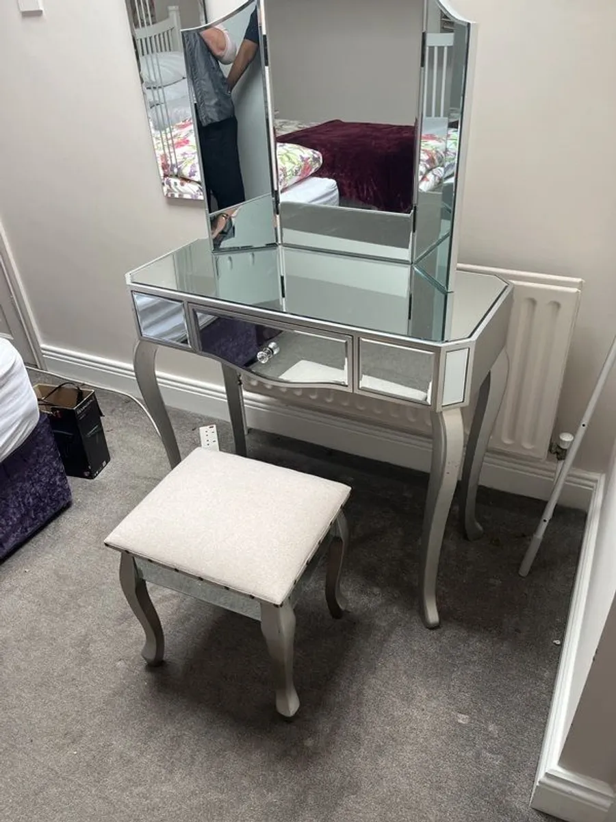 dressing table and stool - Image 2