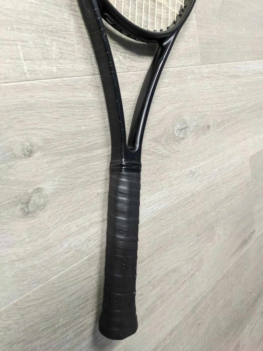 Wilson Blade 98 v8 tennis racket - Image 2