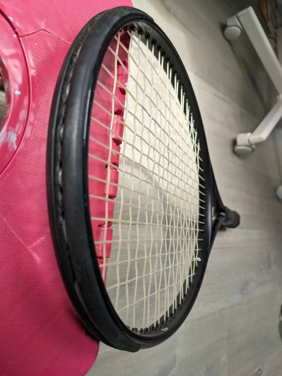 Wilson Blade 98 v8 tennis racket - Image 4