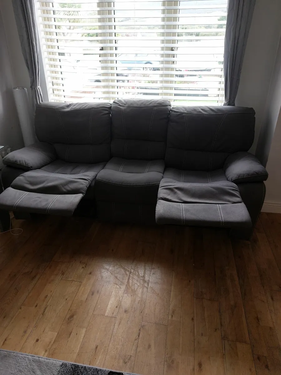 3 seater recliner sofa - Image 1