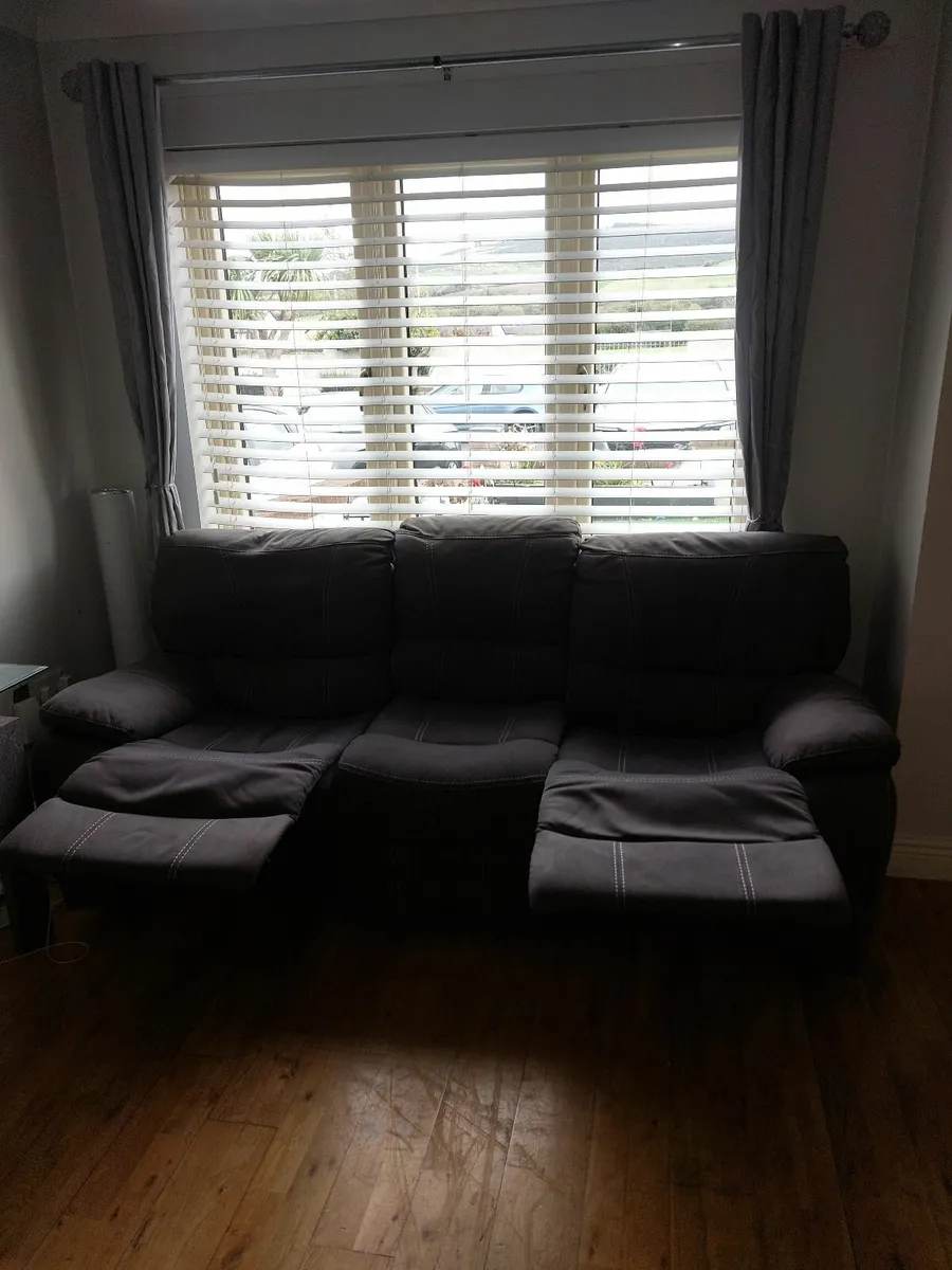 3 seater recliner sofa - Image 3