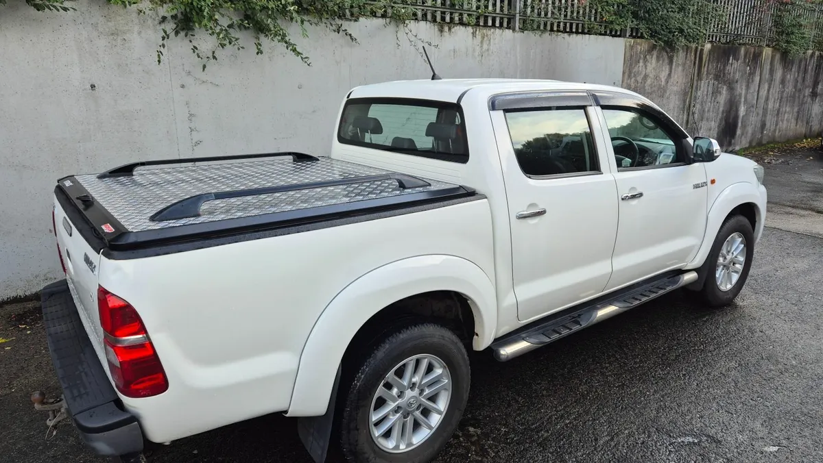 2015 Toyota Hilux D4D 4DR Double Cab - Image 3