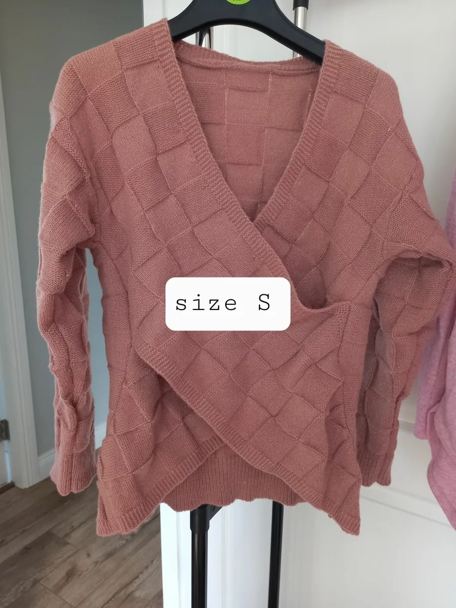 7 items of Knitwear - Image 2
