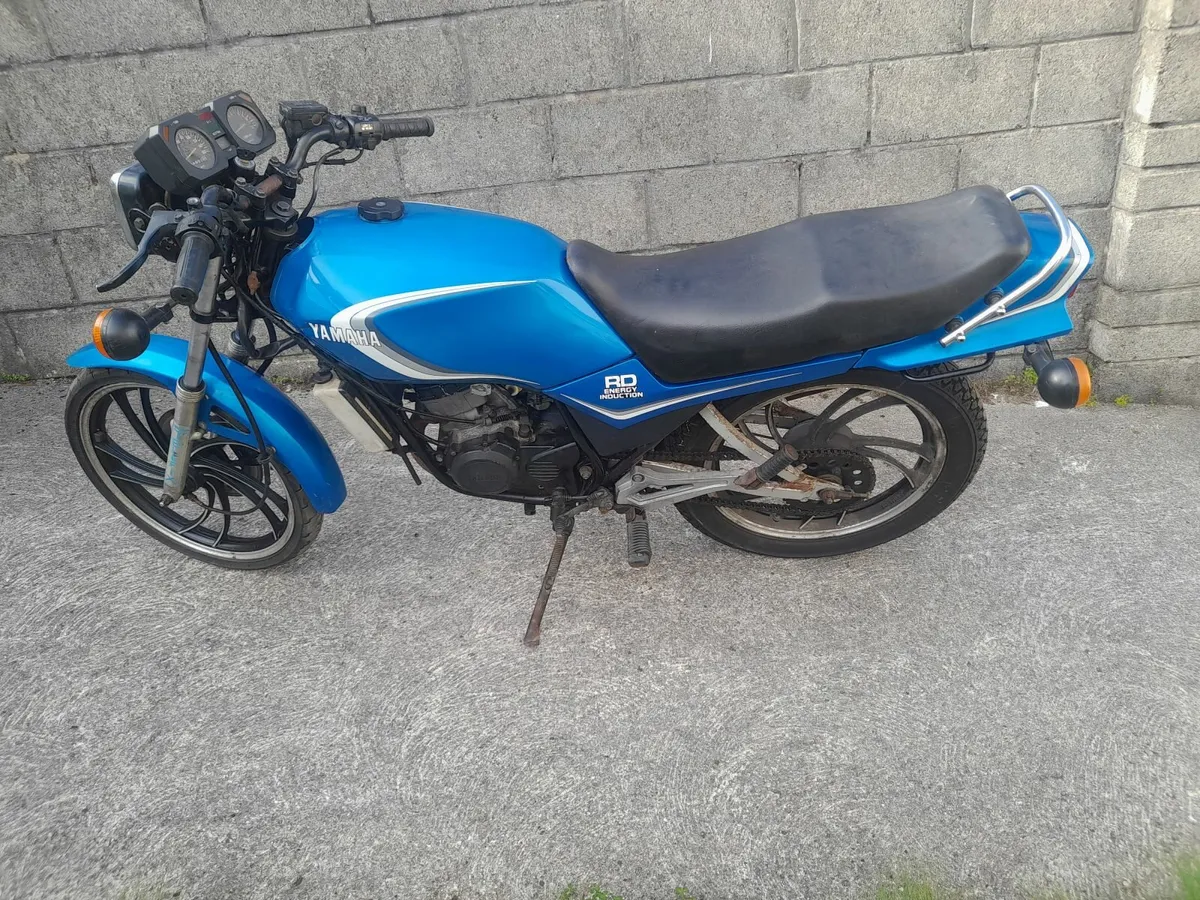 Yamaha RD125LC  1984 - Image 2