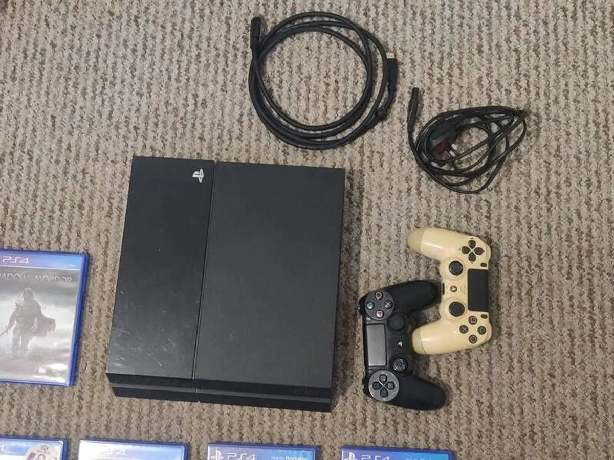 'Used' PS4 Original with a Variety of Games!!! - Image 1