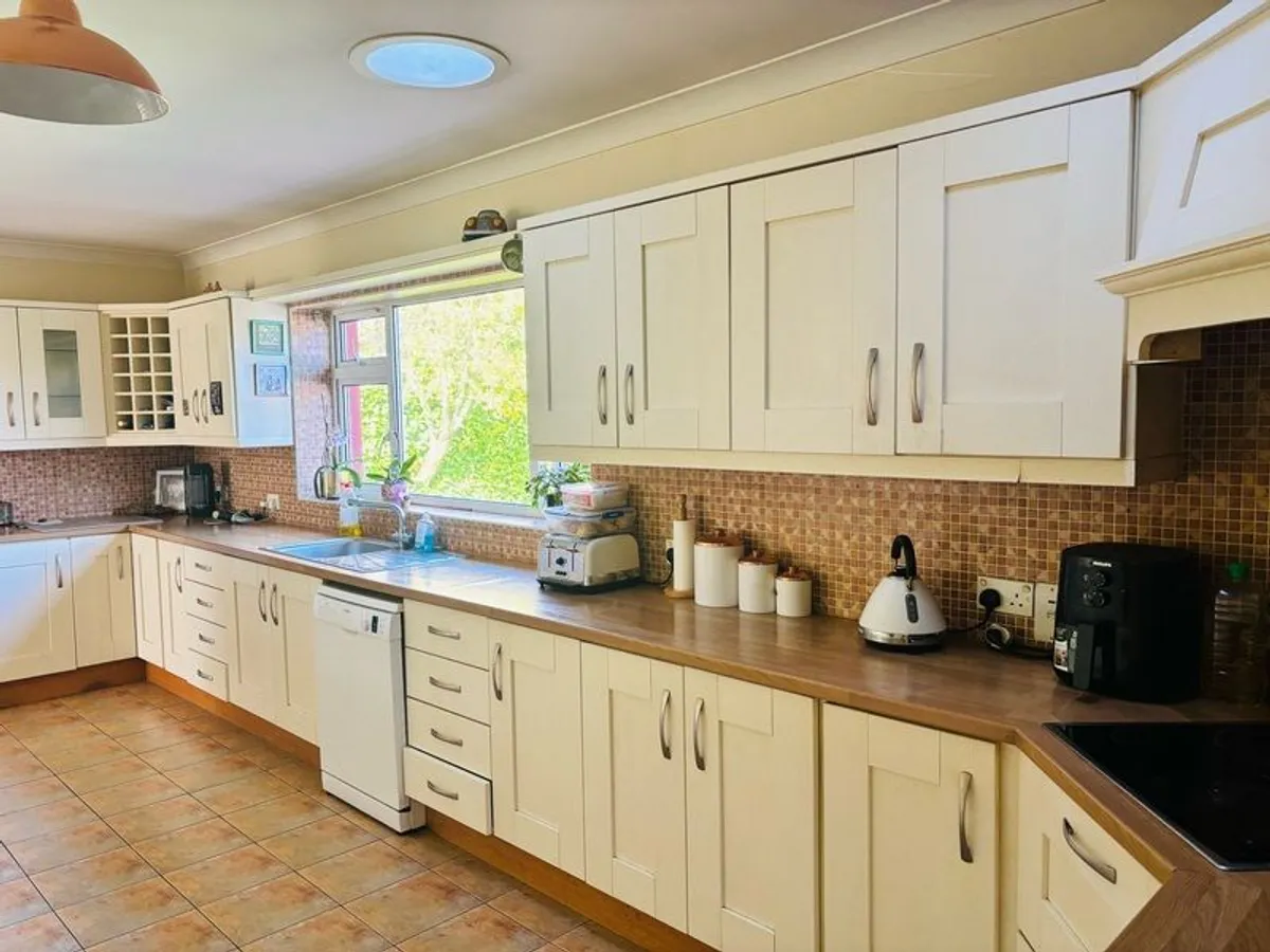 kitchen - Image 1