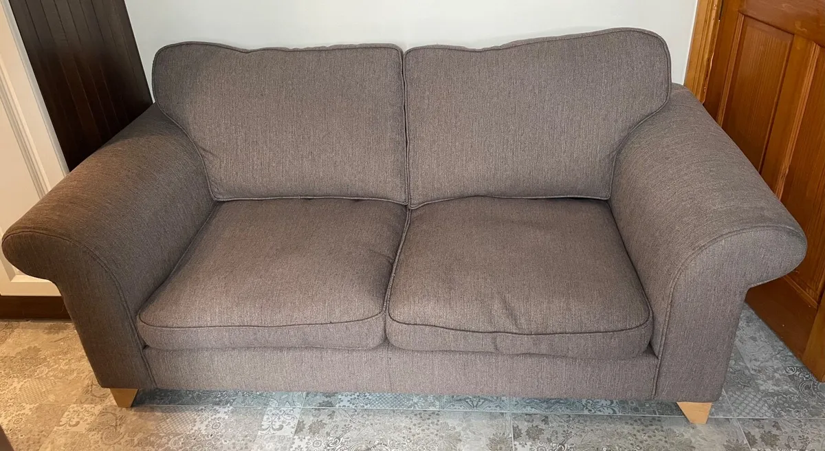 2 seater couch - Image 1