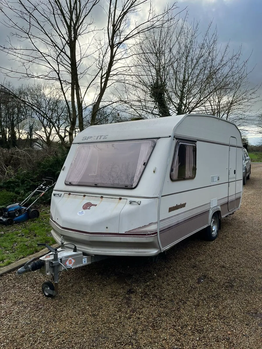 4 berth caravan - Image 1