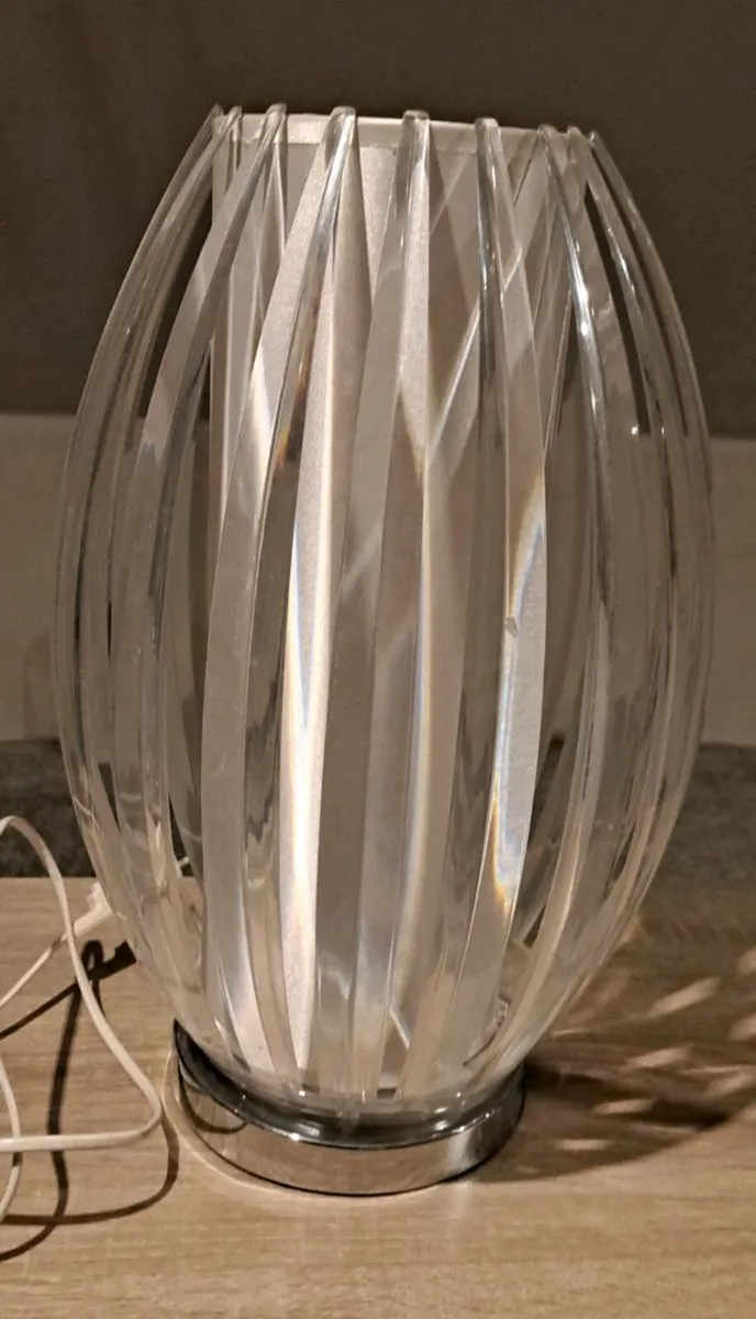 Table lamp