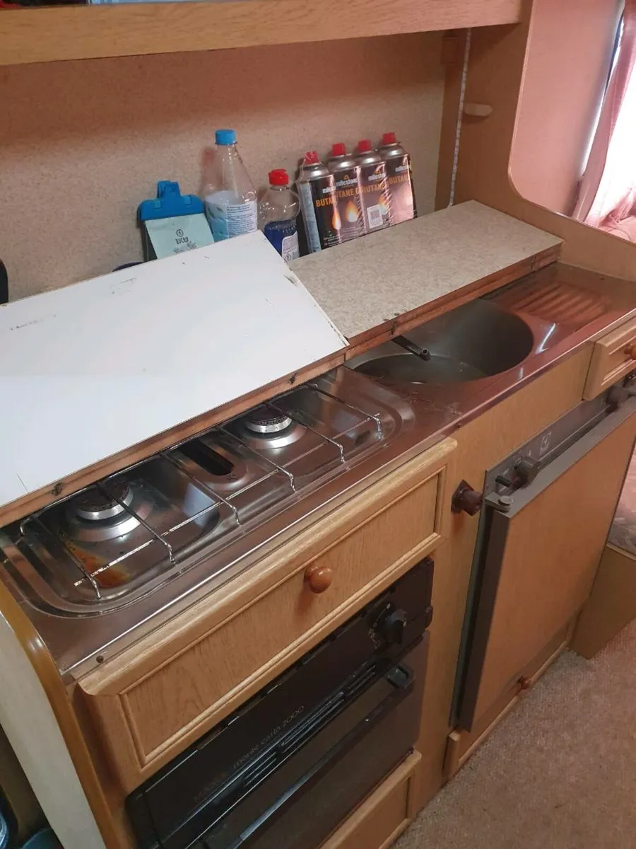 4 berth caravan - Image 4