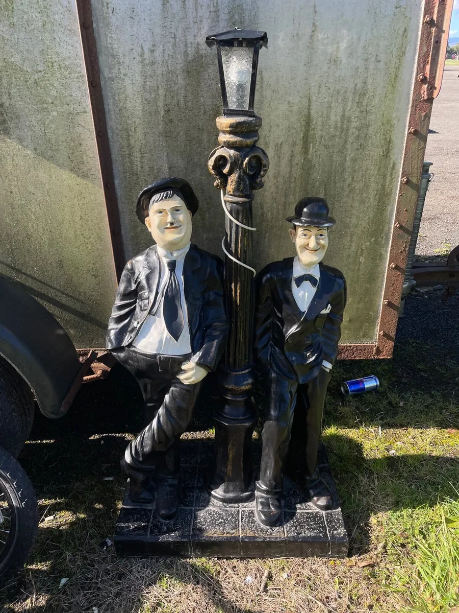 Beautiful Large laurel & hardy lamp