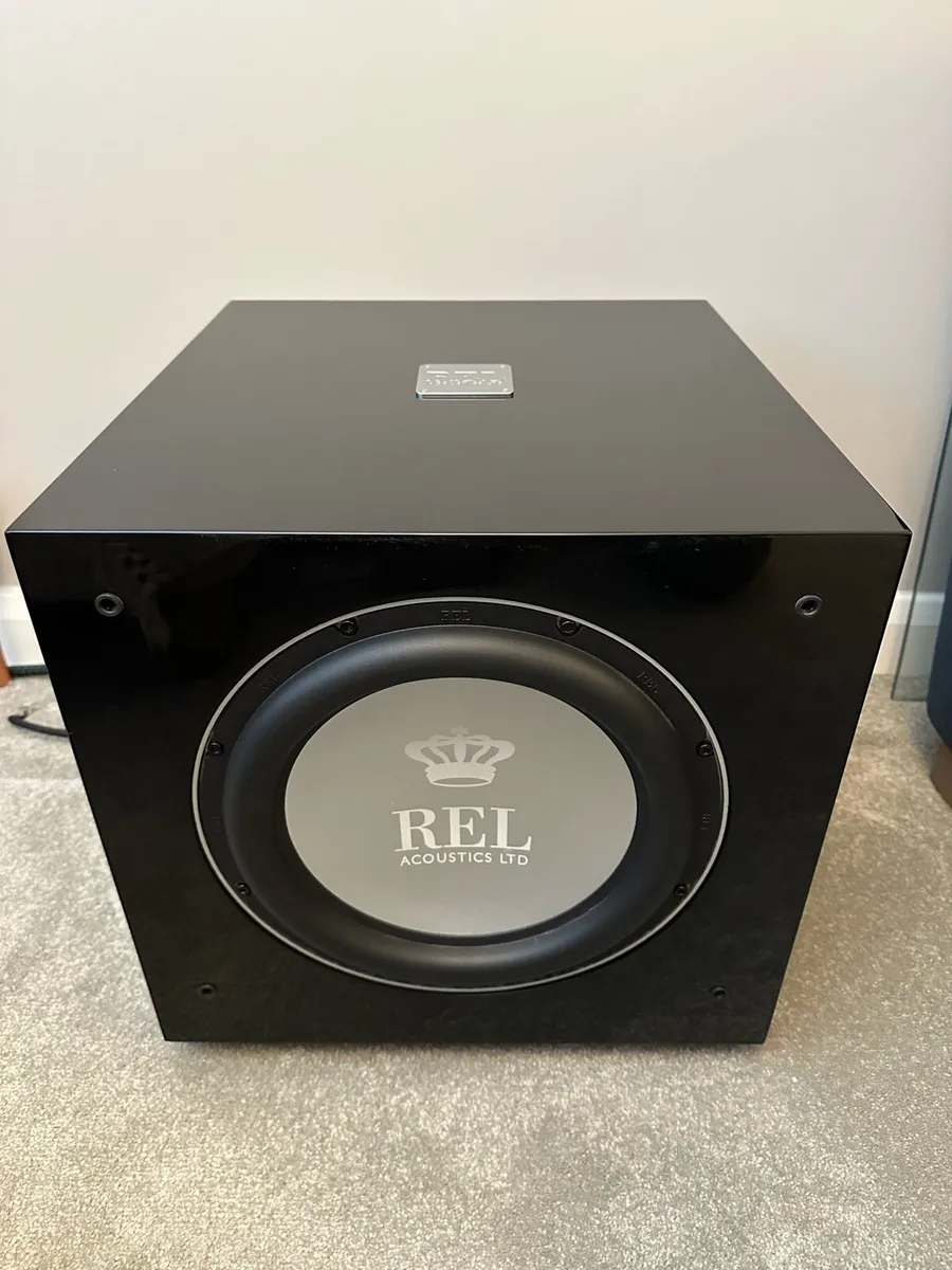 REL S812 Active Subwoofer Black - Image 1