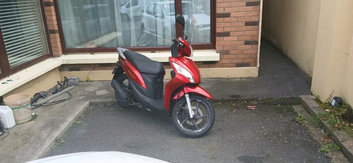 110 cc Scooter - Image 1