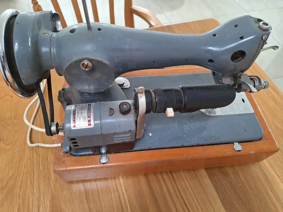 Sewing machine - Image 3