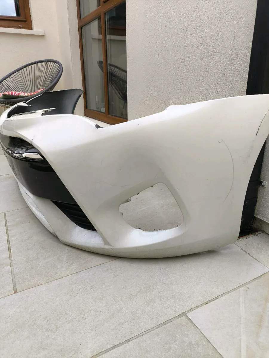 Toyota Avensis bumper - Image 2