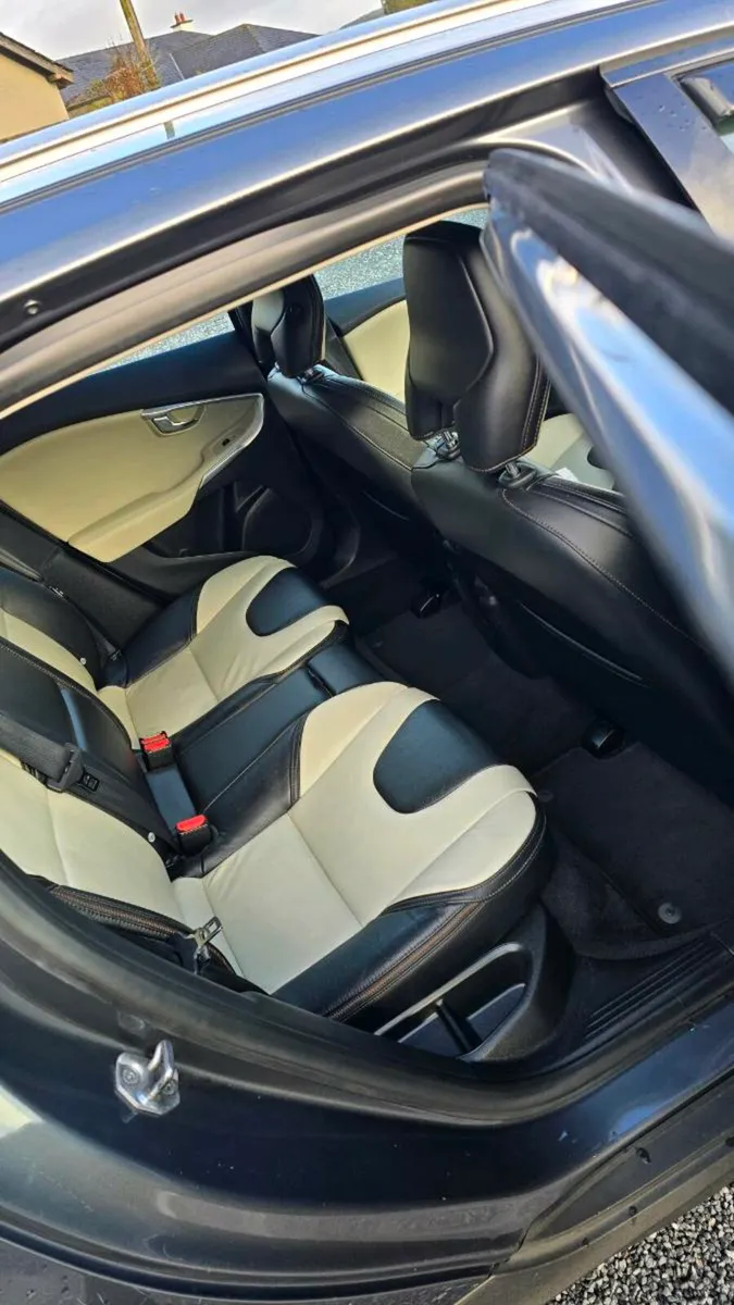 2014 Volvo V40 CROSS COUNTRY - Image 3