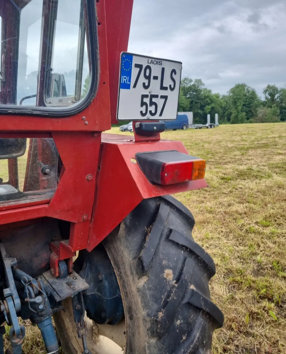 Universal 445 tractor - Image 4