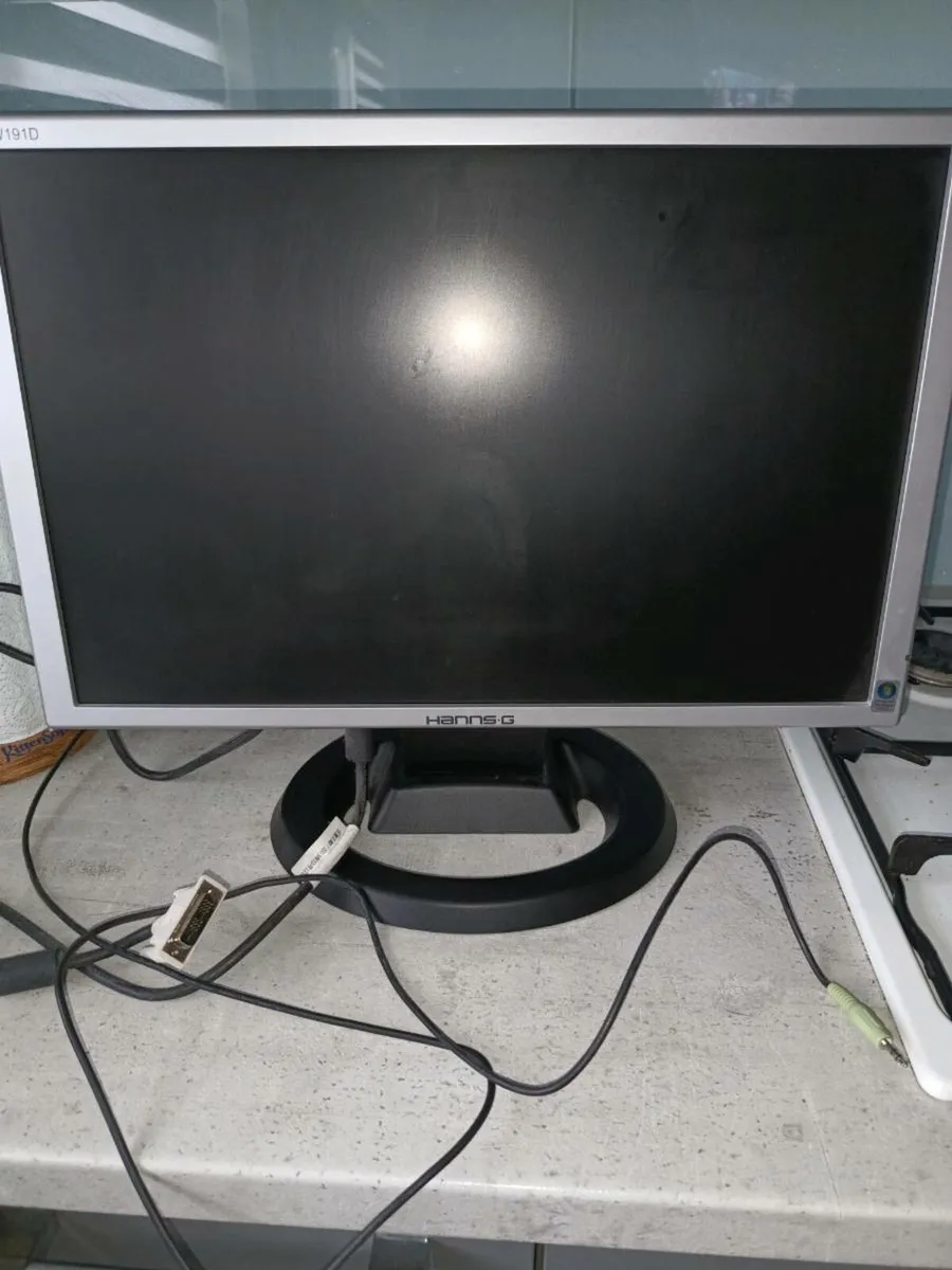 Hanns G computer monitor - Image 1