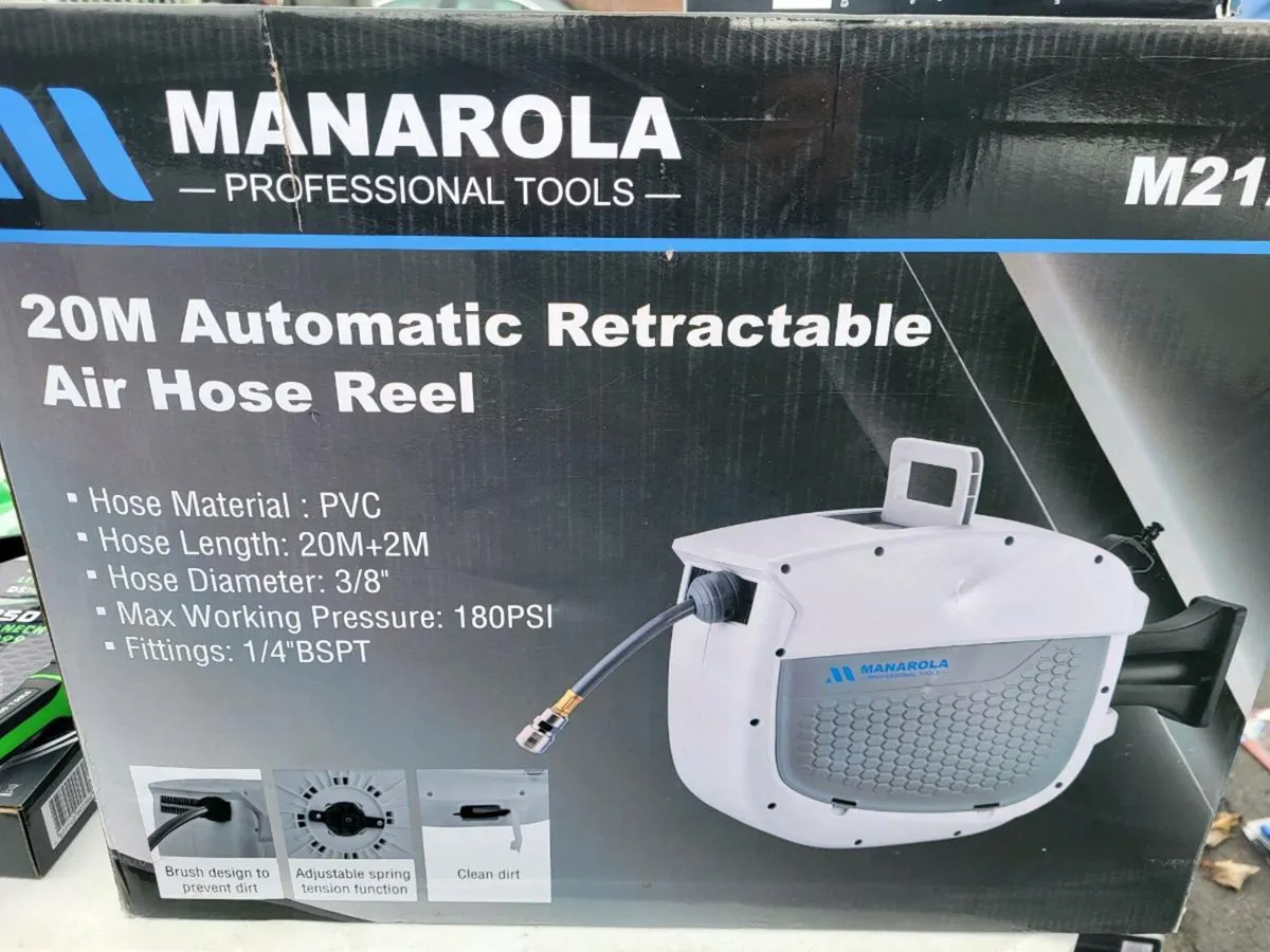 Retractable air hose reel