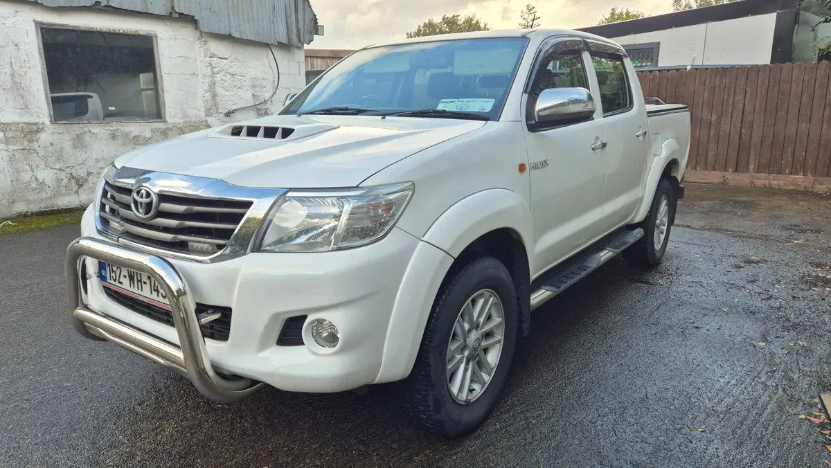 2015 Toyota Hilux D4D 4DR Double Cab - Image 4