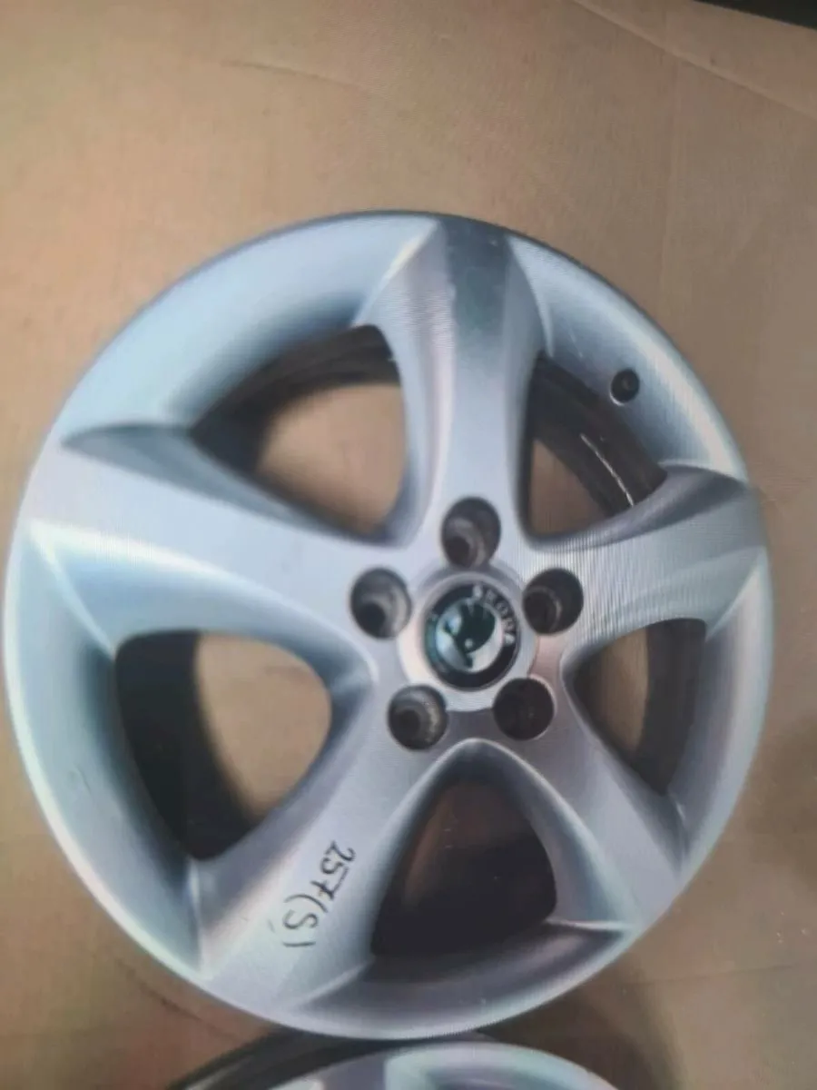 Wanted Skoda alloy - Image 1