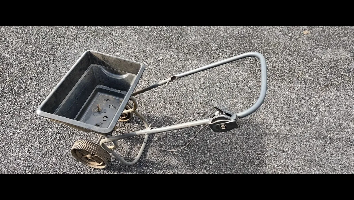 Garden spreader - Image 2