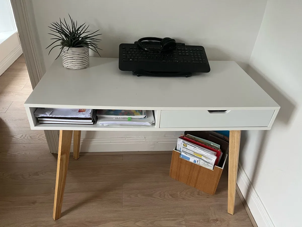 Office desk - Image 1