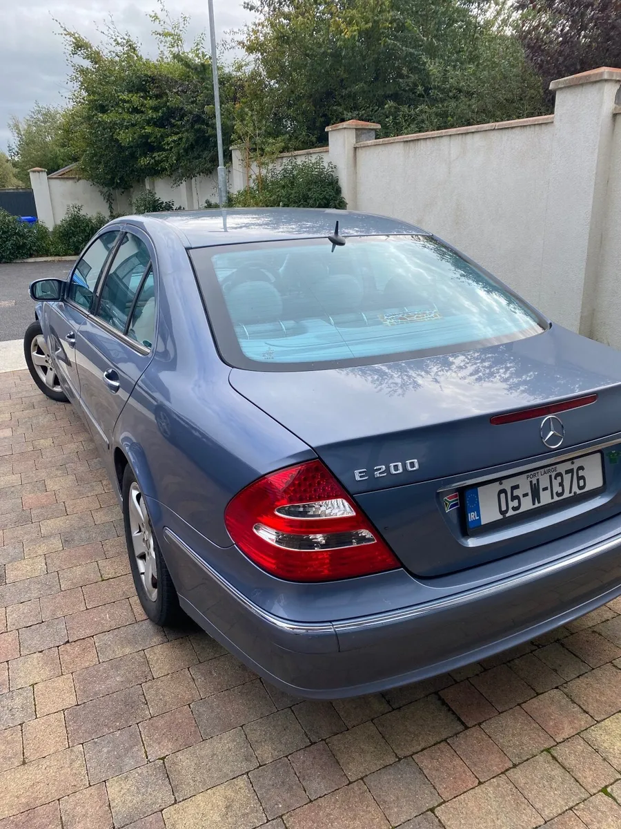 Mercedes-Benz E-Class 2005 - Image 2