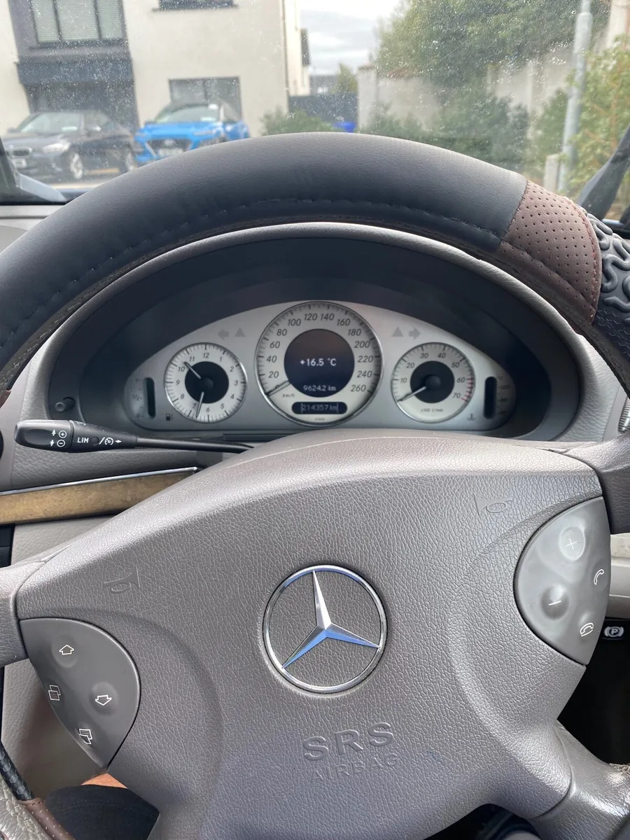Mercedes-Benz E-Class 2005 - Image 3