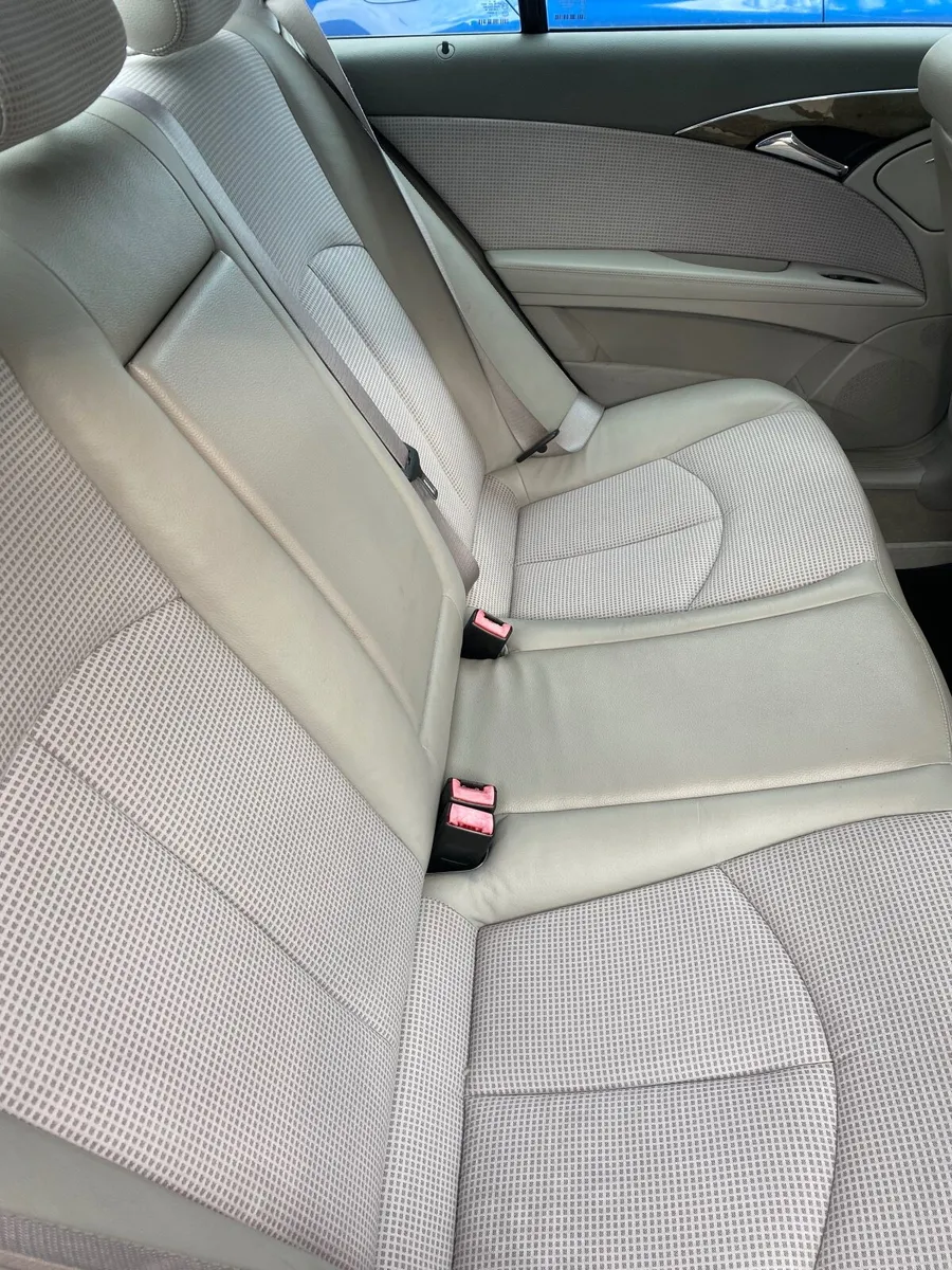 Mercedes-Benz E-Class 2005 - Image 4