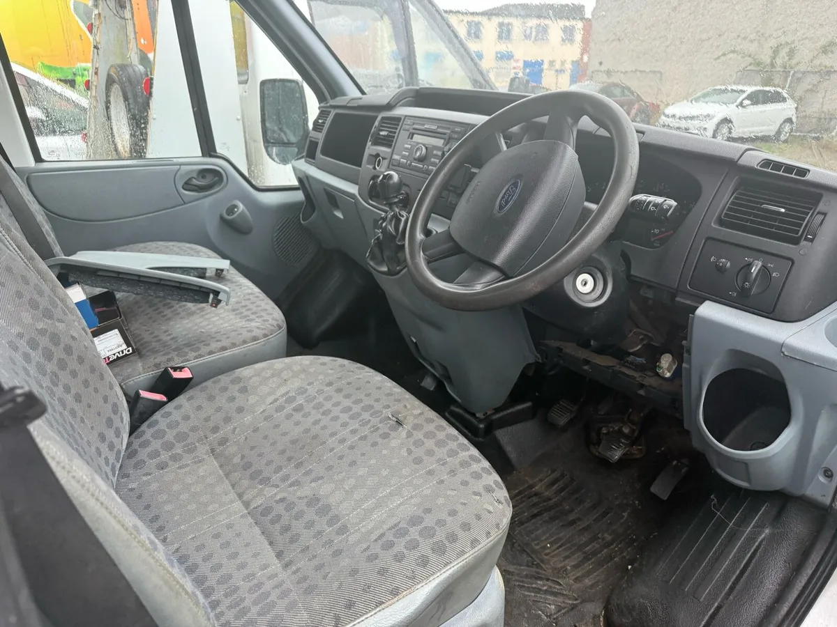 Ford transit 2012 cab and chassis - Image 3