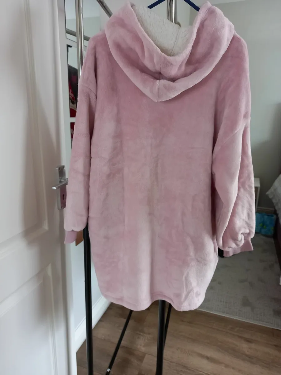 Lounge wear - Image 4