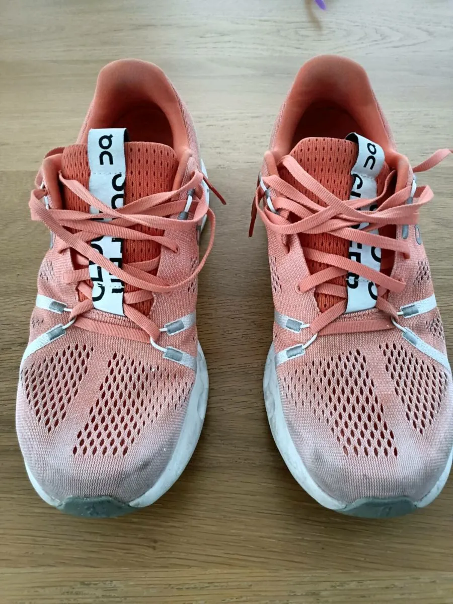 On cloudsurfer running shoes - Image 1