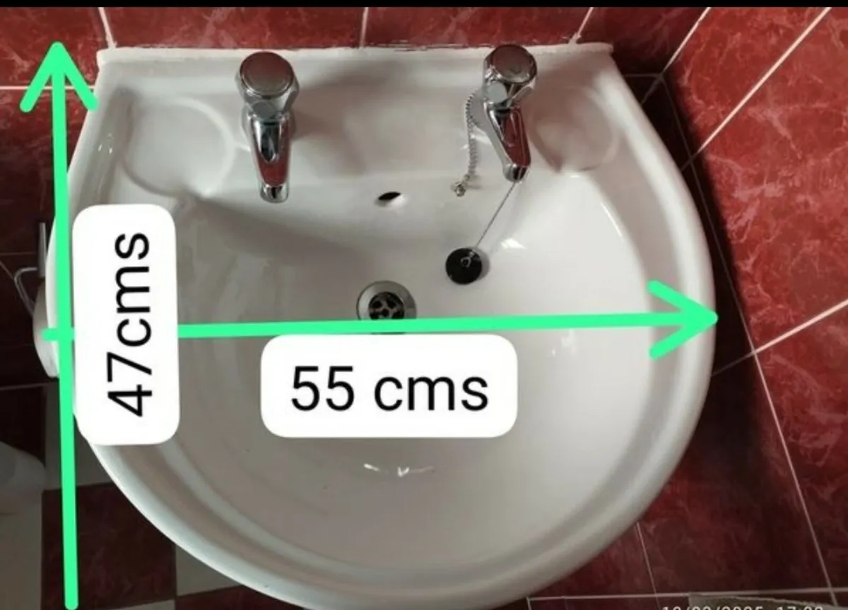 Bathroom sink and pedestal - Image 1