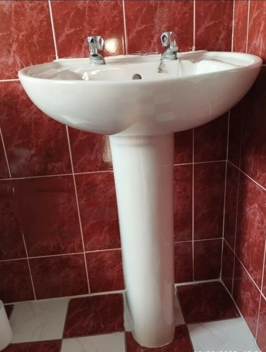 Bathroom sink and pedestal - Image 2