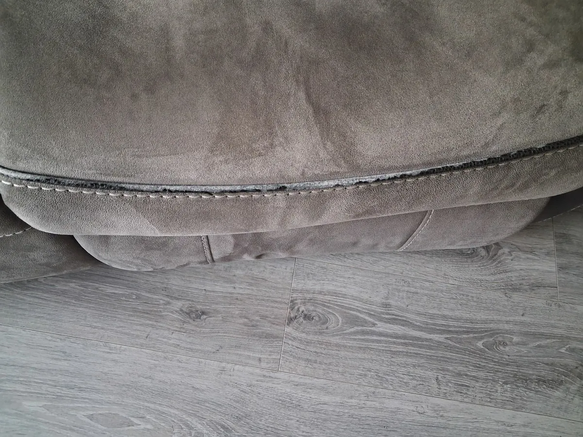 Couch - Image 4