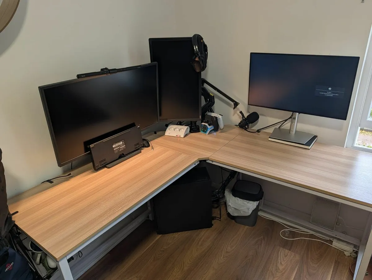 Desk - Image 1