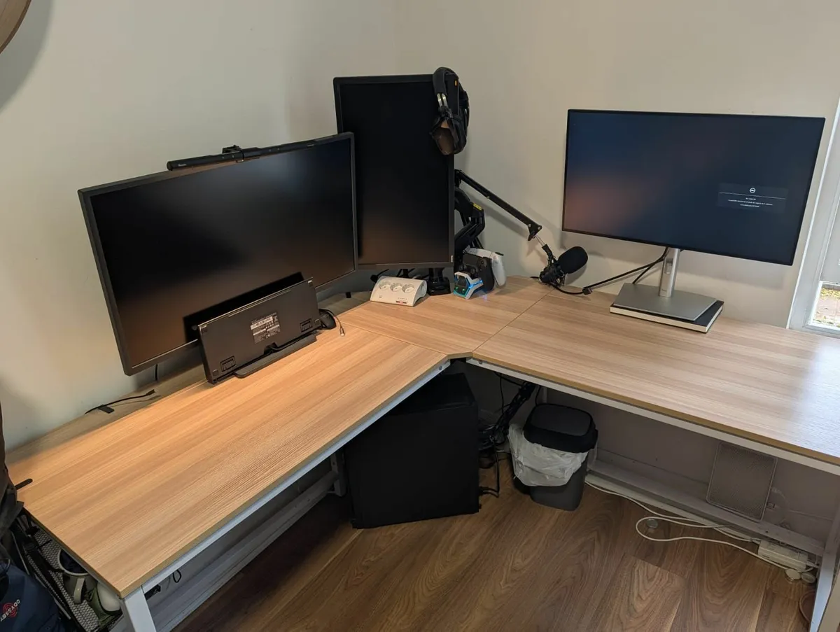 Desk - Image 2